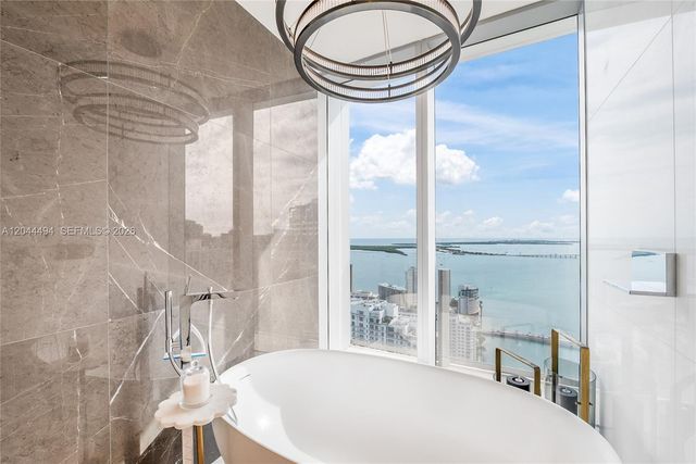 300 Biscayne Blvd Way 5104, Miami, FL 33131