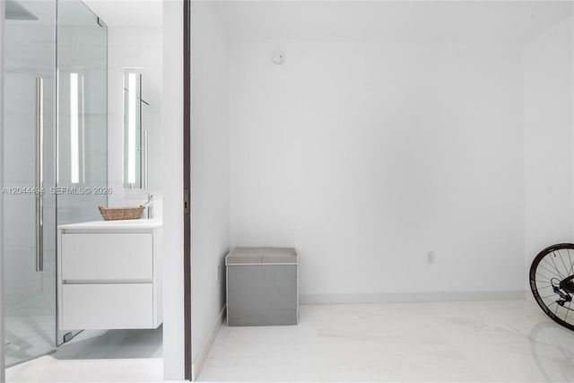 300 Biscayne Blvd Way 5104, Miami, FL 33131