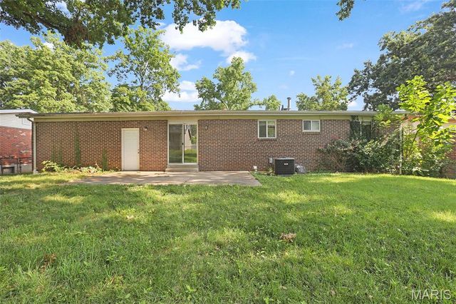1210 Dorne Drive, Ballwin, MO 63021