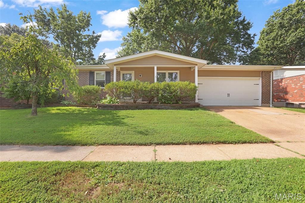 1210 Dorne Drive, Ballwin, MO 63021