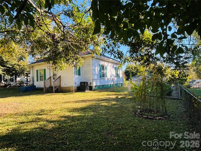 302 Park Avenue, Mount Holly, NC 28120