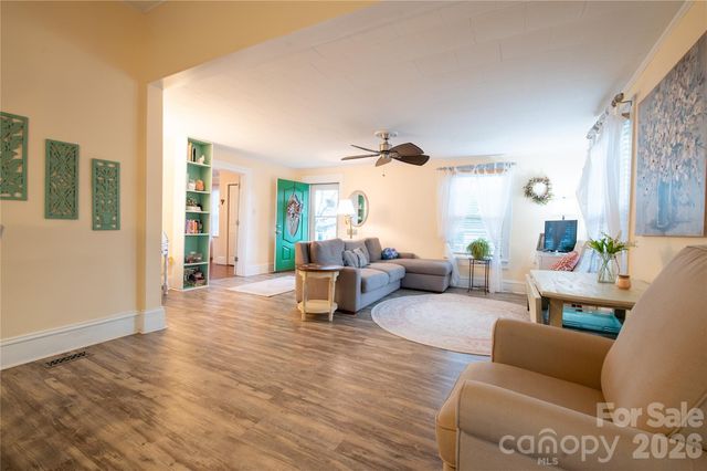 302 Park Avenue, Mount Holly, NC 28120