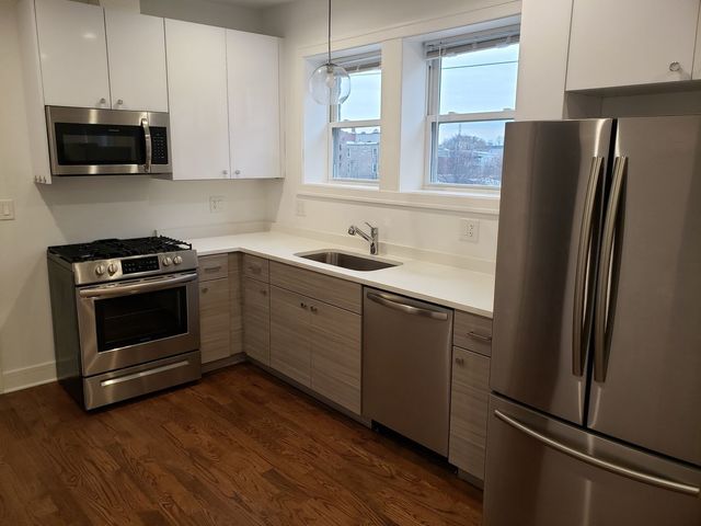 2347 W Taylor Street 2R, Chicago, IL 60612