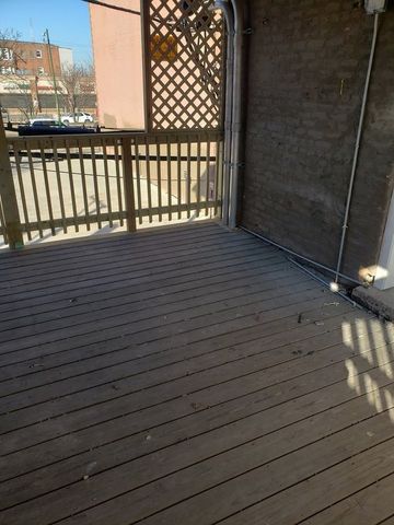 2347 W Taylor Street 2R, Chicago, IL 60612