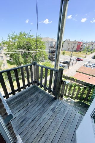 3012 W Warren Boulevard 3R, Chicago, IL 60612