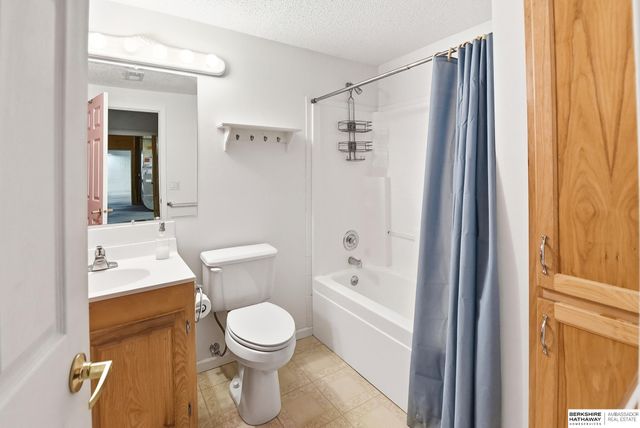 36712 Oakmont Drive, Louisville, NE 68037
