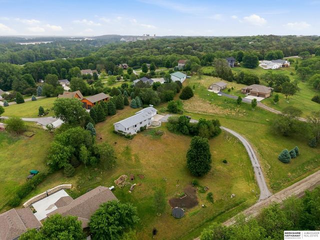 36712 Oakmont Drive, Louisville, NE 68037
