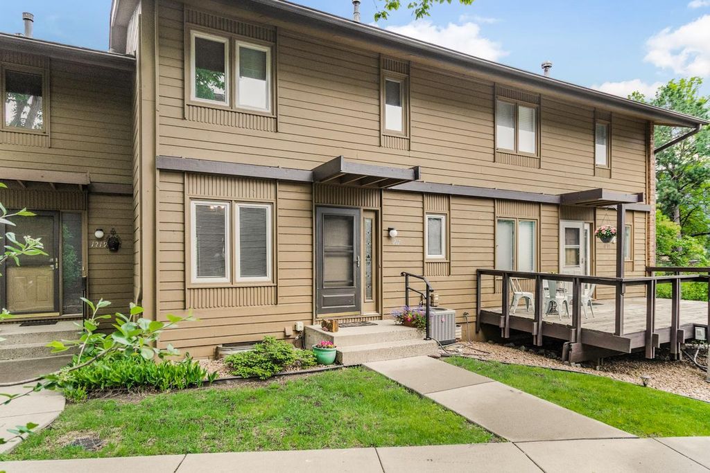 1217 Brighton Square, New Brighton, MN 55112