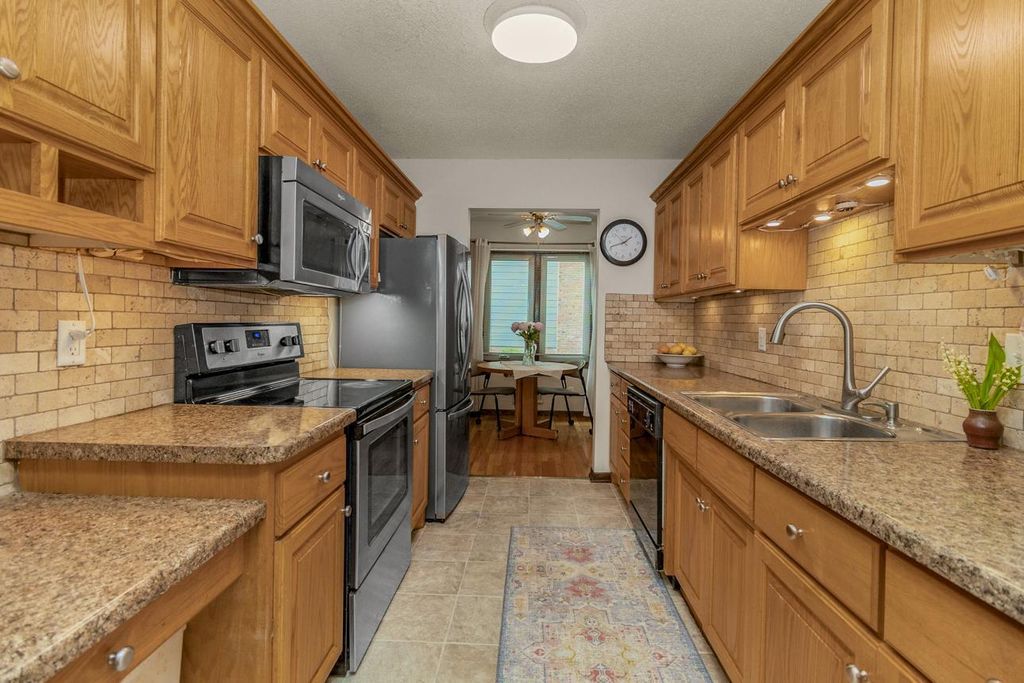 1217 Brighton Square, New Brighton, MN 55112 — photo 2