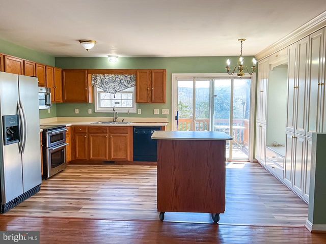 13 CRESTVIEW DR, Front Royal, VA 22630