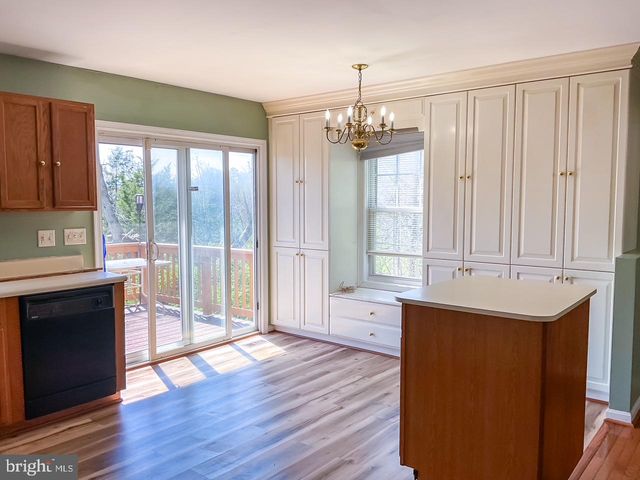13 CRESTVIEW DR, Front Royal, VA 22630