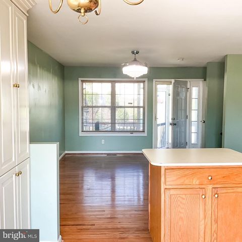 13 CRESTVIEW DR, Front Royal, VA 22630