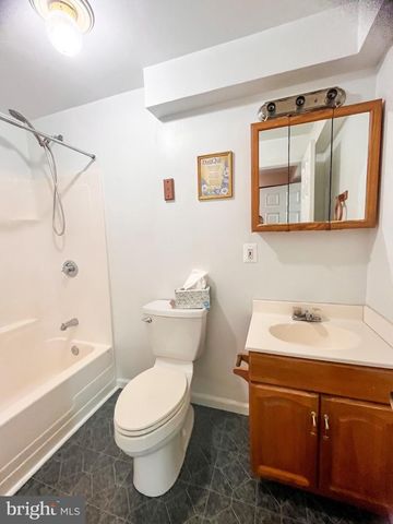 13 CRESTVIEW DR, Front Royal, VA 22630