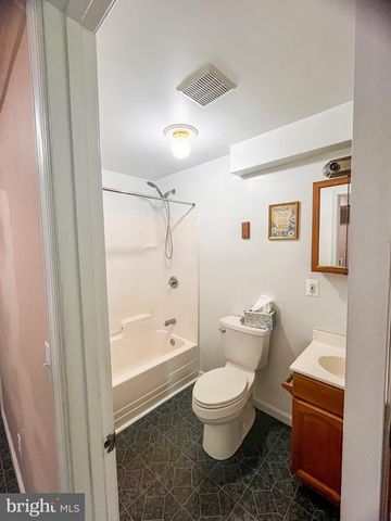 13 CRESTVIEW DR, Front Royal, VA 22630