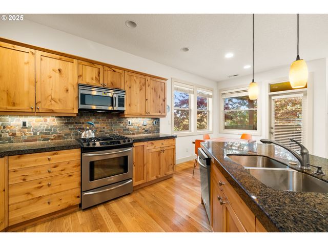 242 Se 29TH St, Gresham, OR 97080