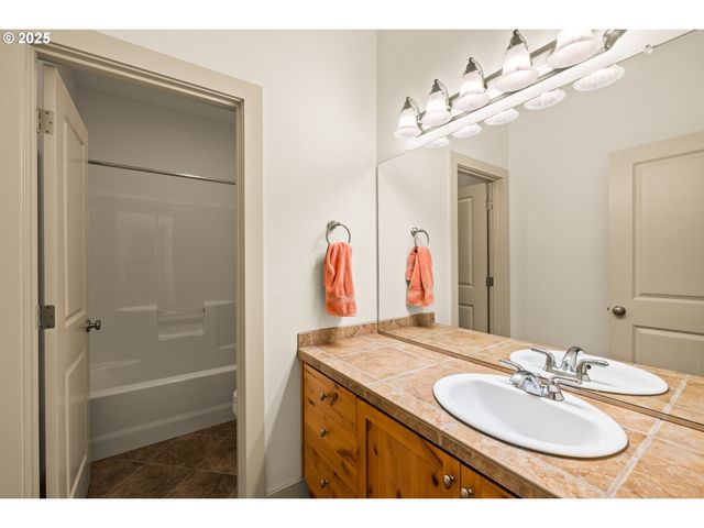 242 Se 29TH St, Gresham, OR 97080