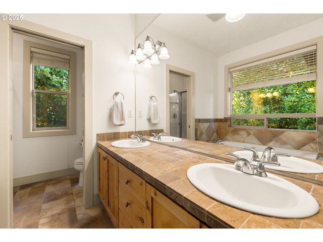 242 Se 29TH St, Gresham, OR 97080