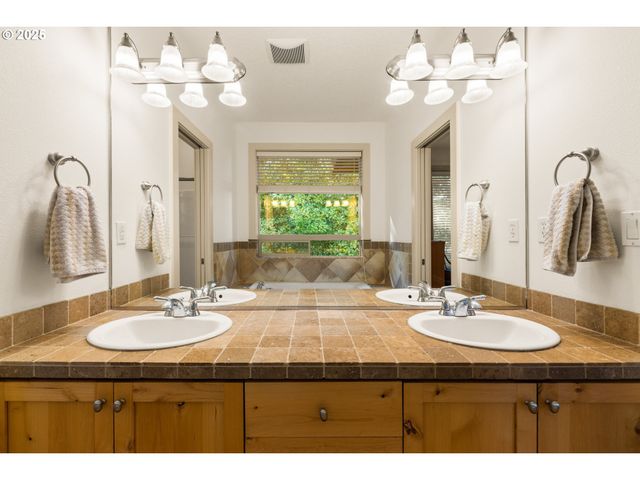 242 Se 29TH St, Gresham, OR 97080