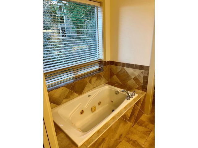 242 Se 29TH St, Gresham, OR 97080