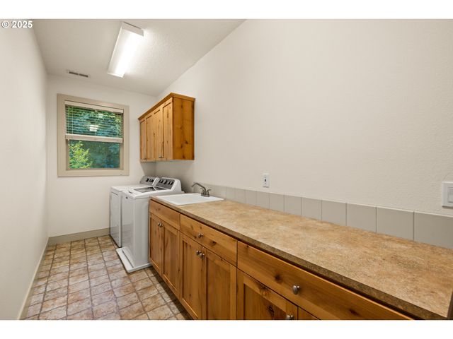 242 Se 29TH St, Gresham, OR 97080