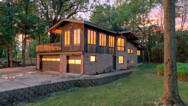 4508 Birchbark Trail N, Lake Elmo, MN 55042