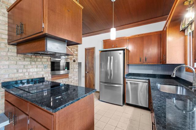 4508 Birchbark Trail N, Lake Elmo, MN 55042