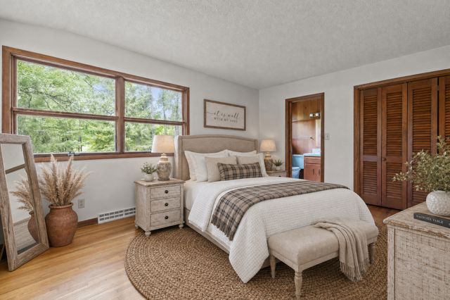 4508 Birchbark Trail N, Lake Elmo, MN 55042