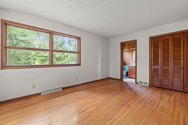 4508 Birchbark Trail N, Lake Elmo, MN 55042
