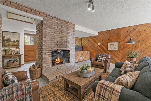 4508 Birchbark Trail N, Lake Elmo, MN 55042
