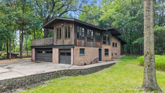 4508 Birchbark Trail N, Lake Elmo, MN 55042