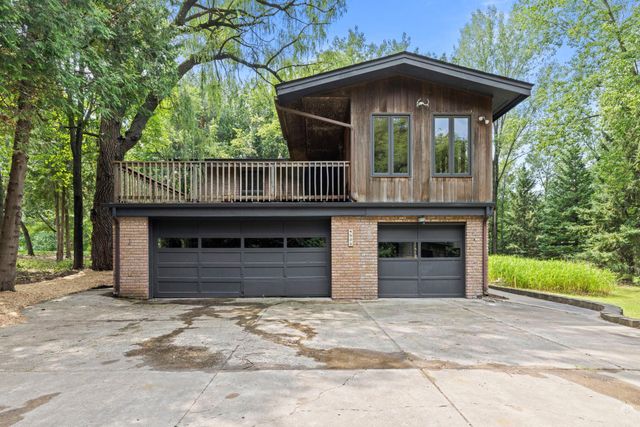 4508 Birchbark Trail N, Lake Elmo, MN 55042