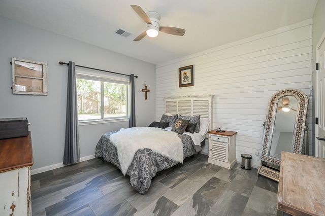 75 April Wind Drive S, Conroe, TX 77356