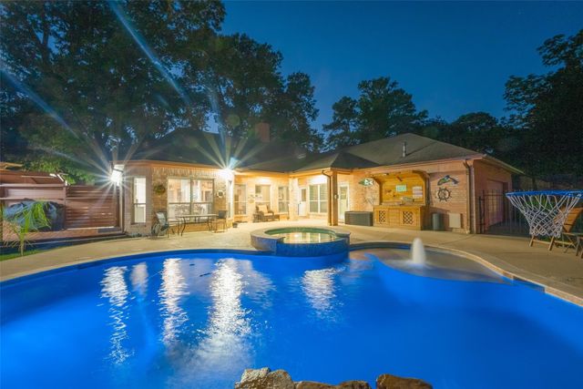 75 April Wind Drive S, Conroe, TX 77356