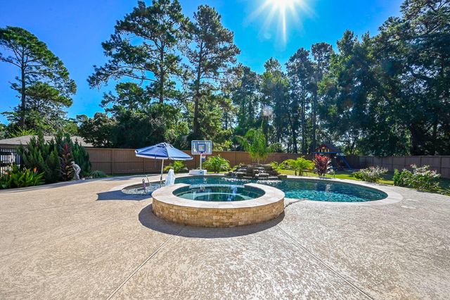 75 April Wind Drive S, Conroe, TX 77356