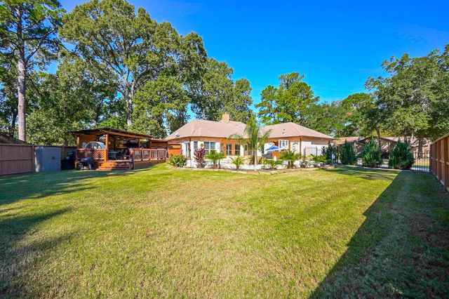 75 April Wind Drive S, Conroe, TX 77356