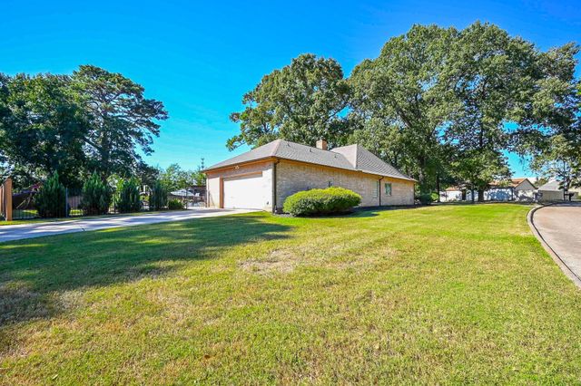 75 April Wind Drive S, Conroe, TX 77356