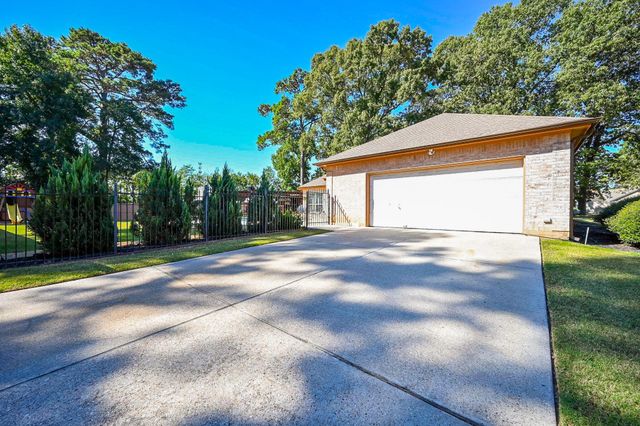 75 April Wind Drive S, Conroe, TX 77356