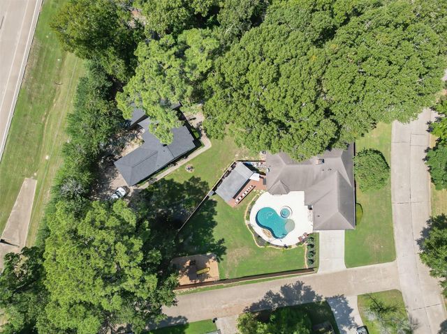 75 April Wind Drive S, Conroe, TX 77356