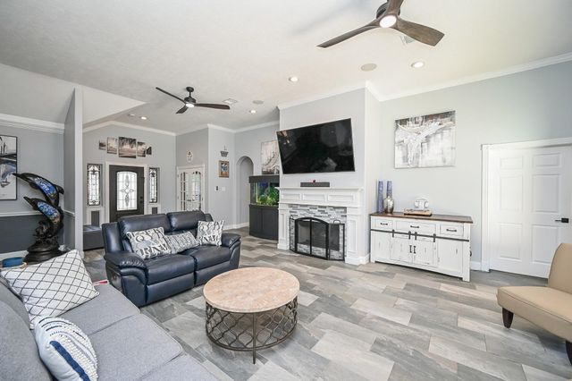 75 April Wind Drive S, Conroe, TX 77356