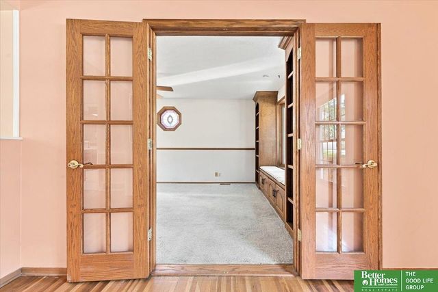 12894 Valley Street, Omaha, NE 68144