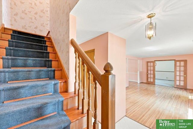 12894 Valley Street, Omaha, NE 68144