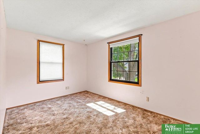 12894 Valley Street, Omaha, NE 68144