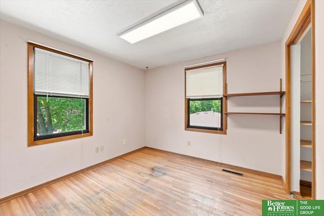 12894 Valley Street, Omaha, NE 68144