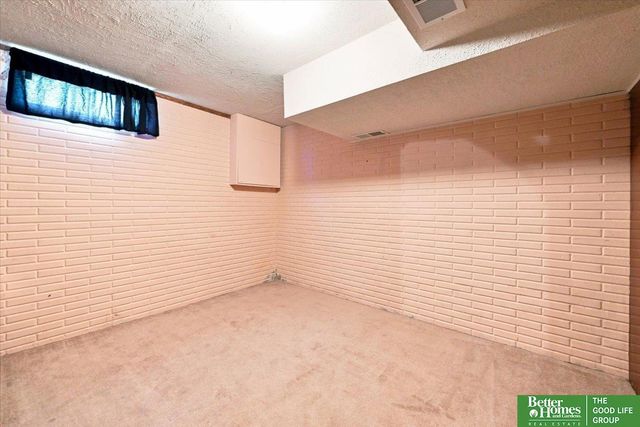 12894 Valley Street, Omaha, NE 68144