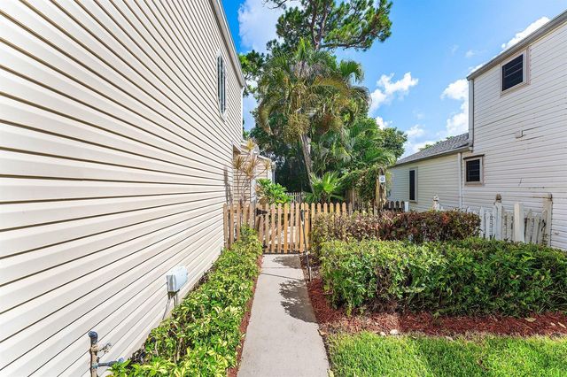 5601 Berry Blossom Way W, West Palm Beach, FL 33415