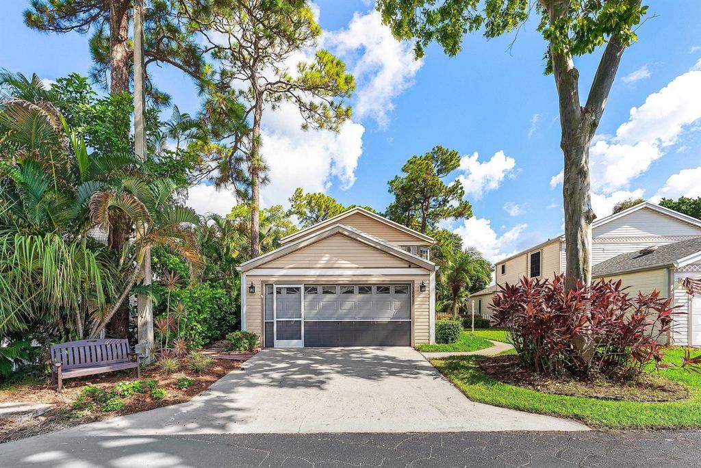5601 Berry Blossom Way W, West Palm Beach, FL 33415
