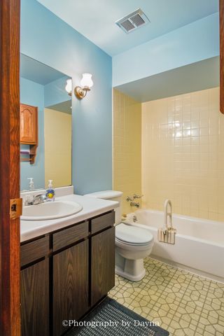 7302 E 3500s Road, St. Anne, IL 60964