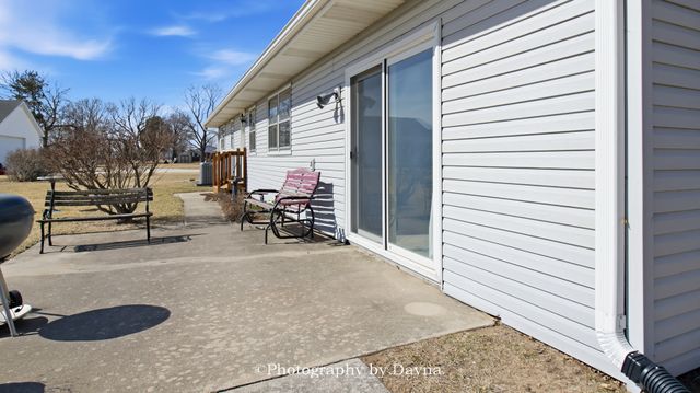 7302 E 3500s Road, St. Anne, IL 60964