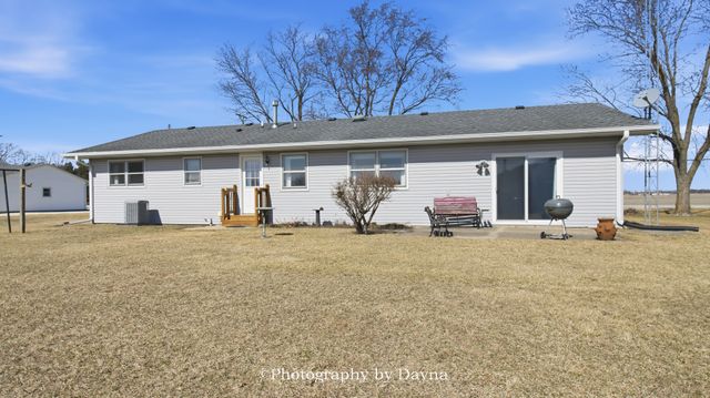 7302 E 3500s Road, St. Anne, IL 60964