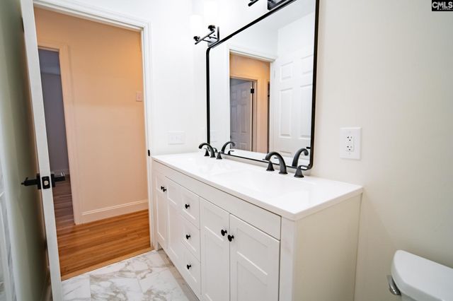 979 Airport Boulevard, Columbia, SC 29205